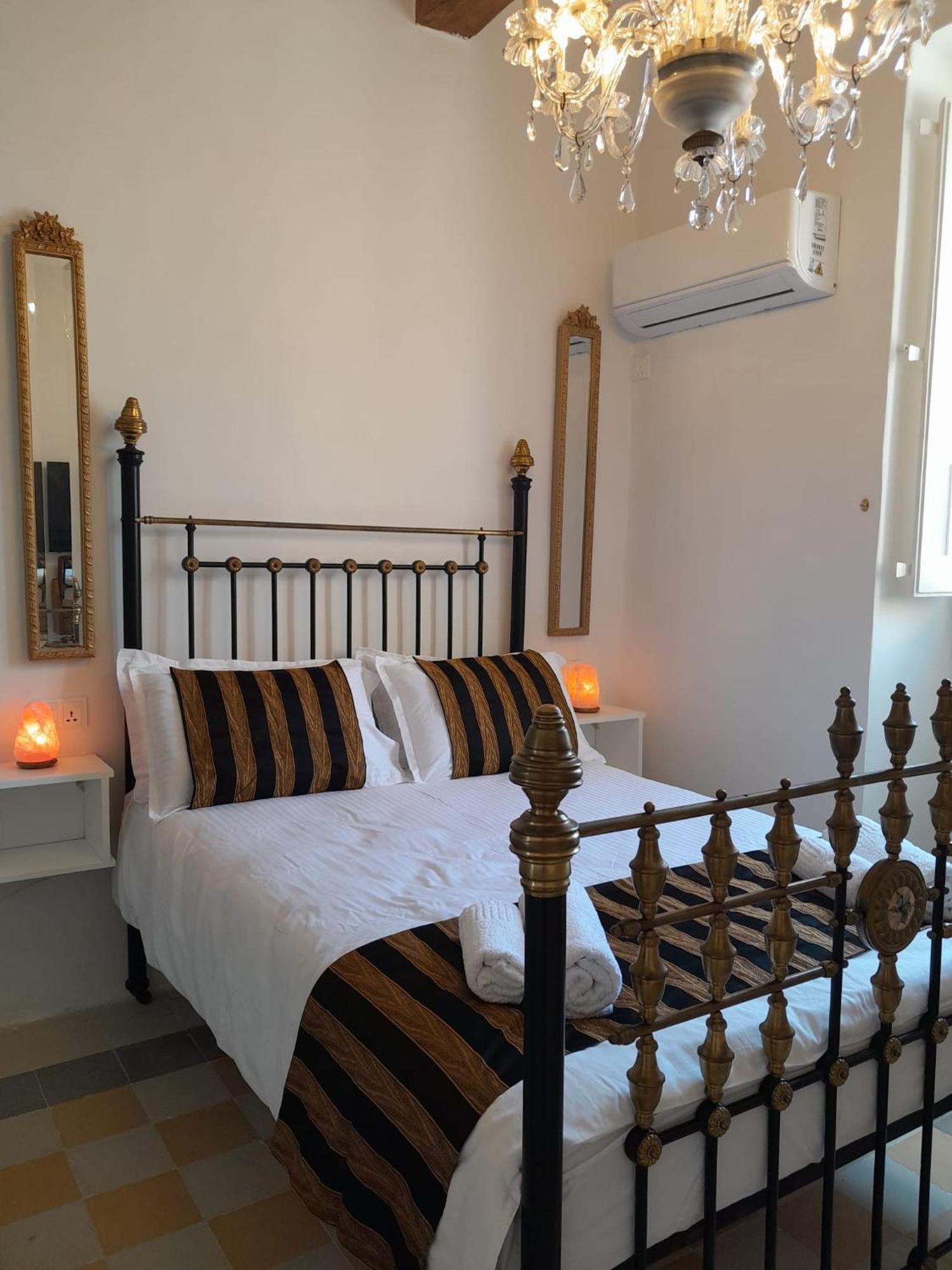 Charming Town House In Cospicua, Valperga Rooms Exteriör bild
